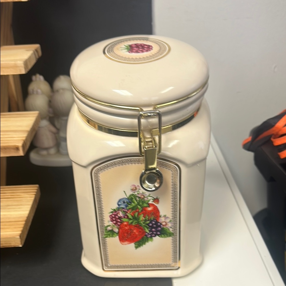 Knott’s Berry Farm Cream Ceramic Berry Canister with Gold Trim